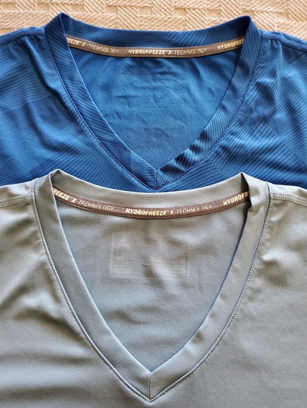 Arctic Cool Women's V-Neck Performance Tees Lot Blue Geometric Activewear Sz M - Picture 11 of 15